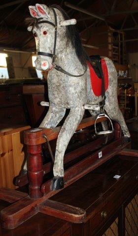 Rocking horse(-)